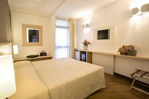 Country Hotel Borromeo Peschiera Borromeo Exterior foto